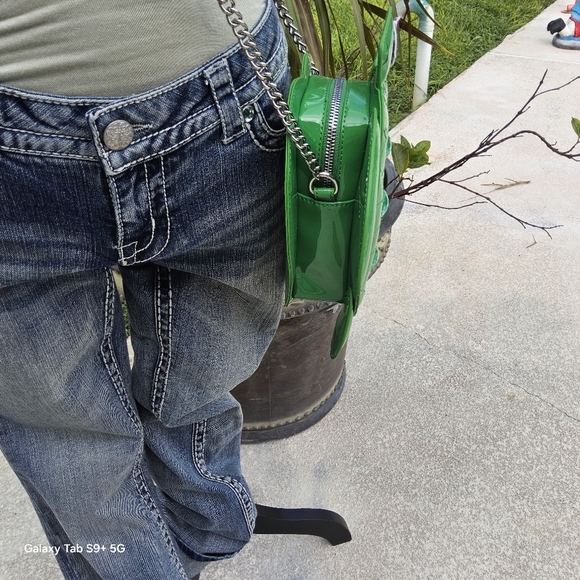 BETSEY JOHNSON GREEN RHINESTONE BETSEY JOHNSON TURTLE CROSSBODY - Picture 3 of 5